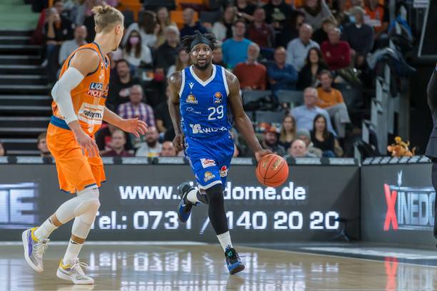 更是俱乐部 更是俱乐部