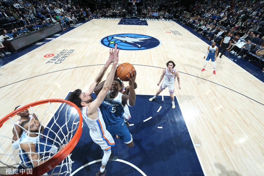 三位年轻球 三位年轻球