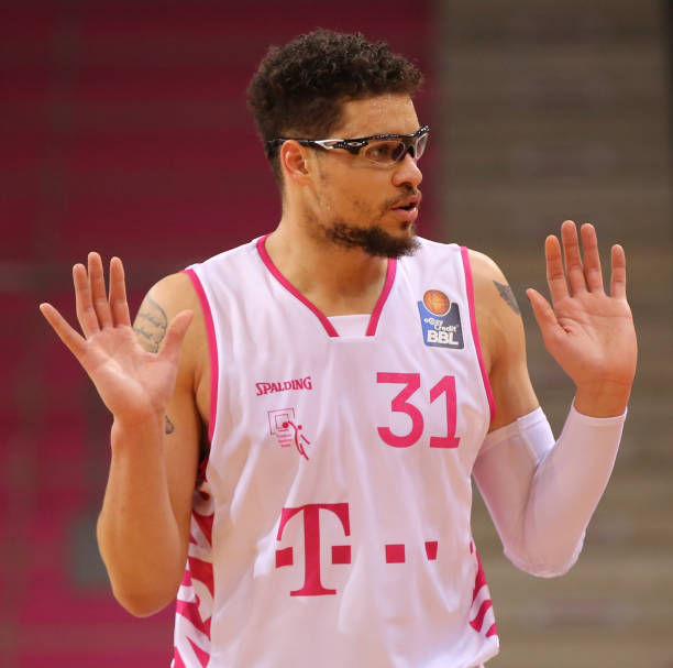 他的表现堪 他的表现堪